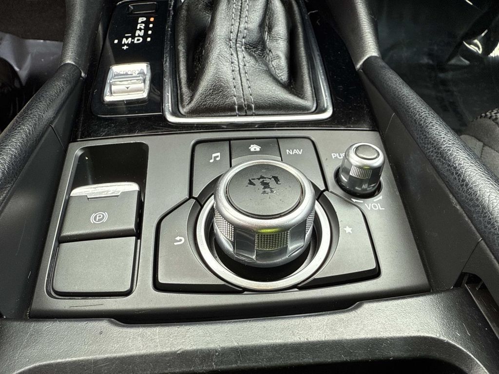 2018 Mazda Mazda3 Sport photo 28