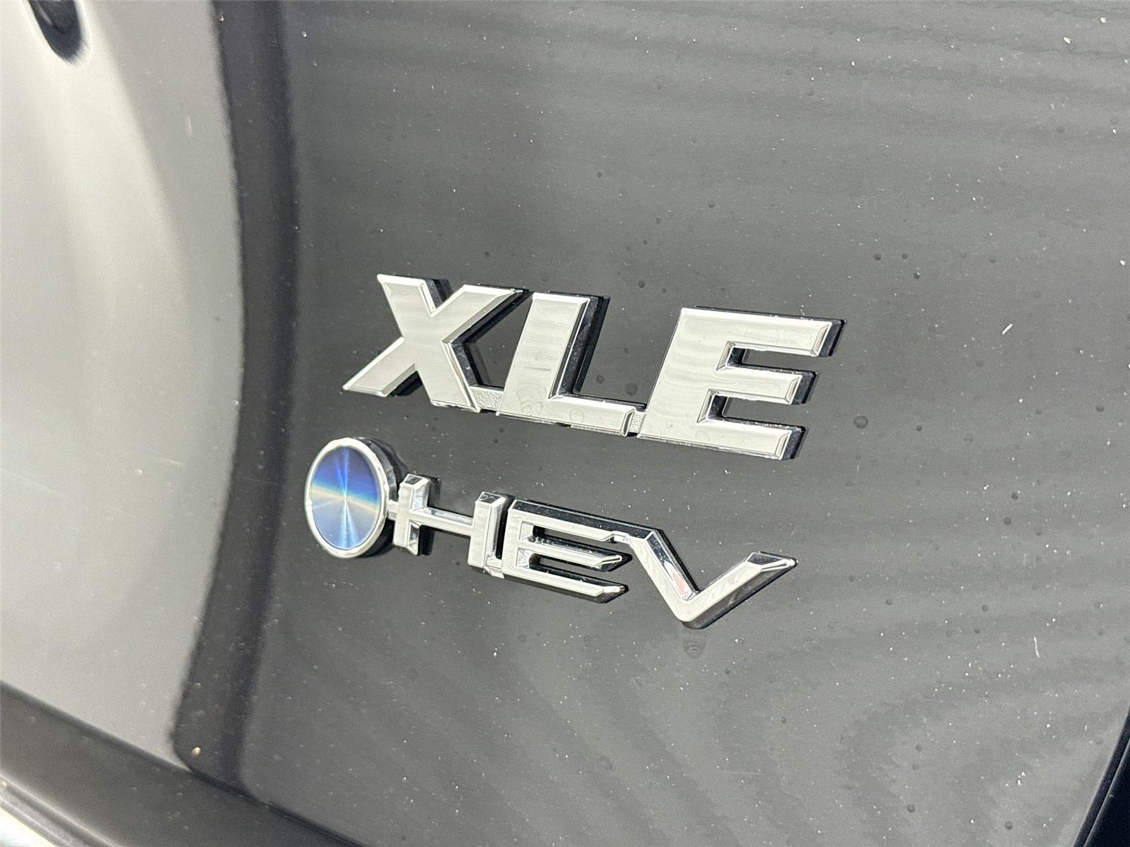 2025 Toyota RAV4 Hybrid XLE photo 11