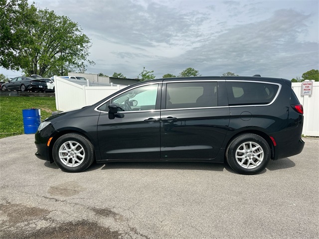 2017 Chrysler Pacifica LX photo 23