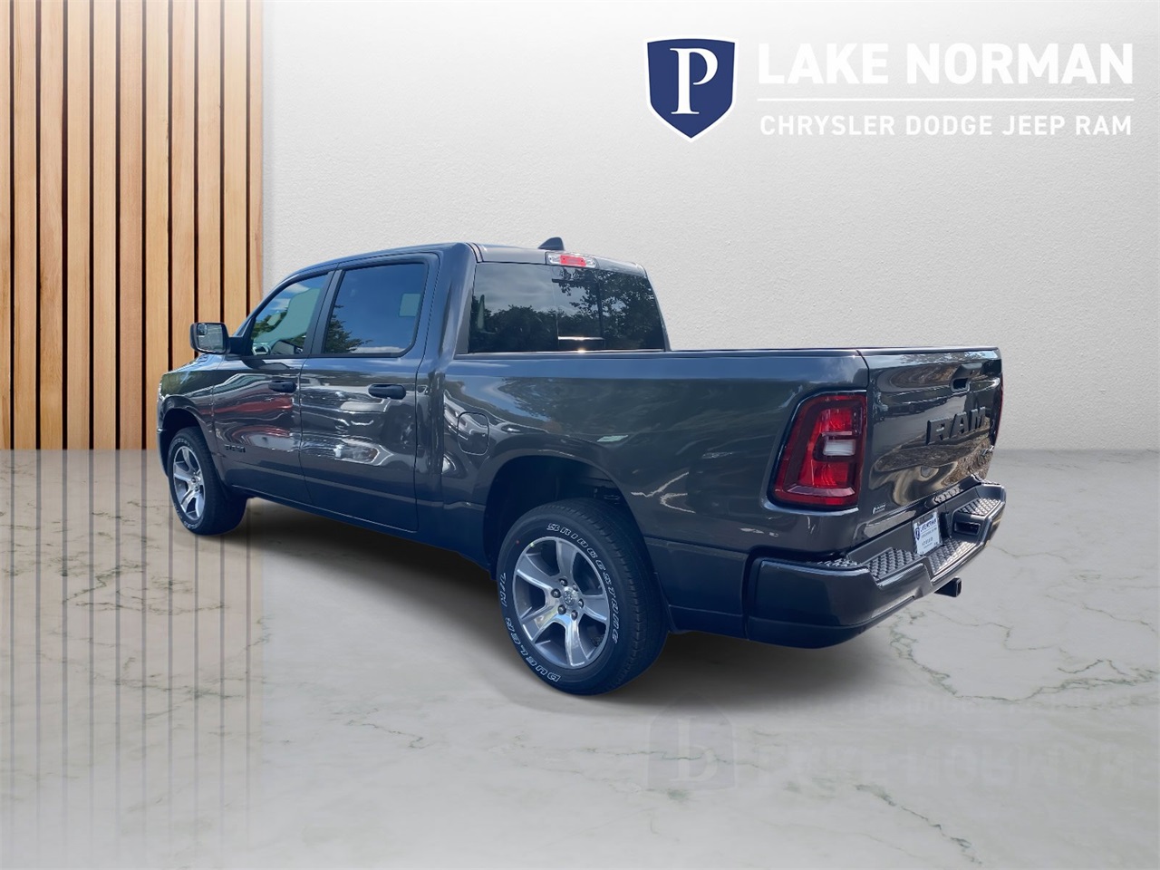 2025 Ram 1500 Tradesman photo 6