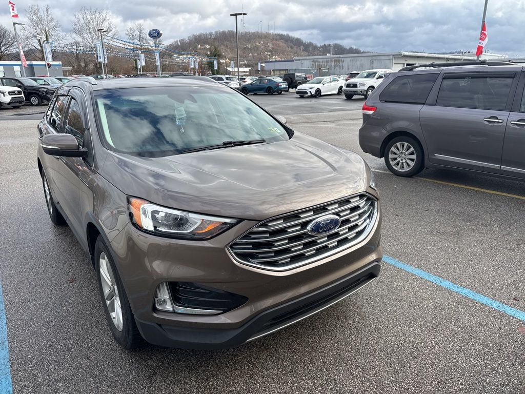 2019 Ford Edge SEL photo 2