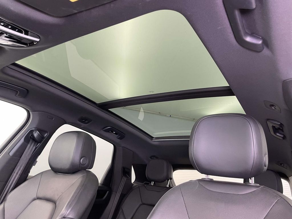 2020 Porsche Cayenne Base photo 16