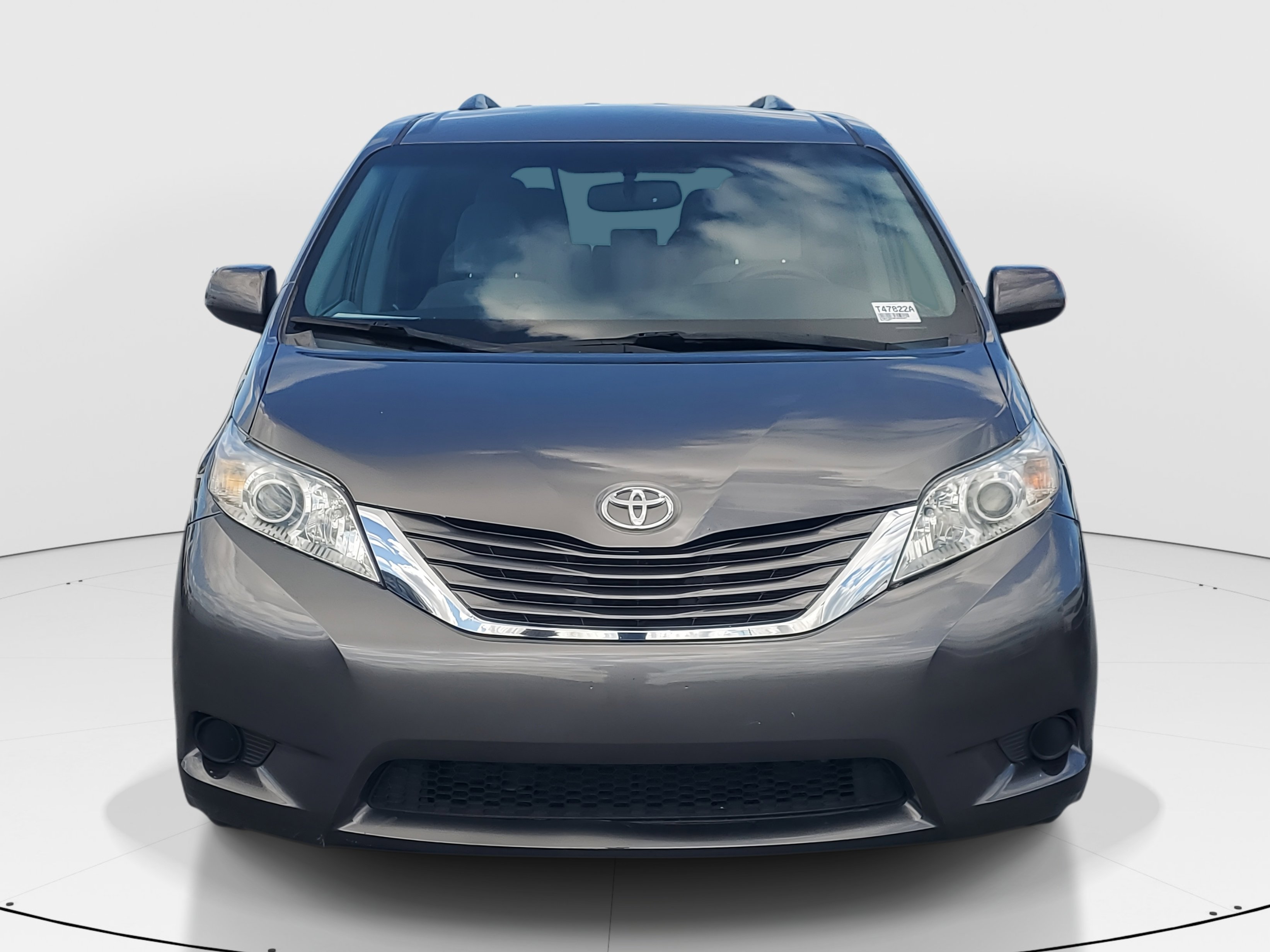 2015 Toyota Sienna LE photo 3