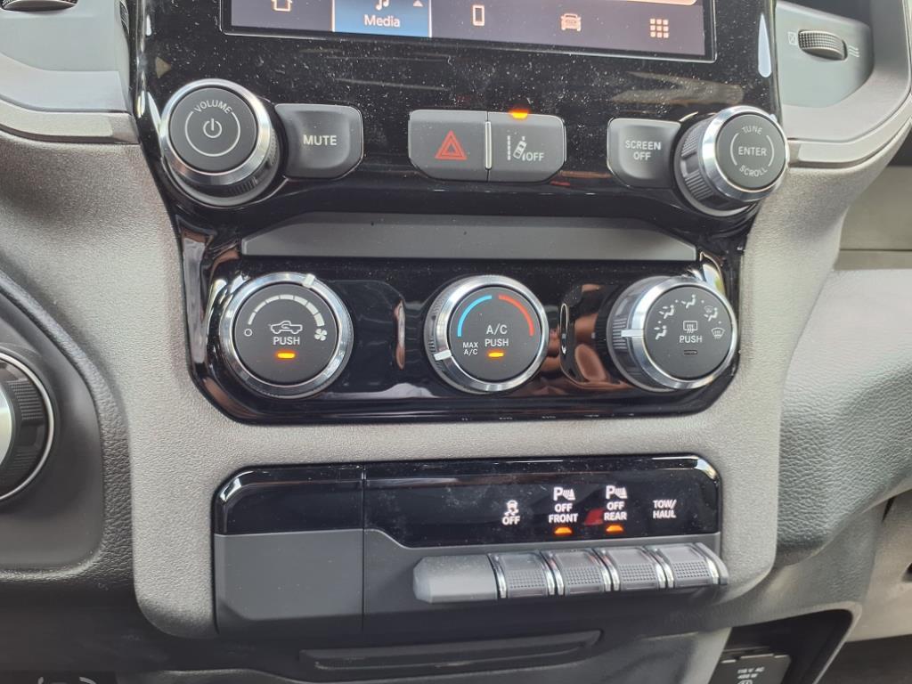 2025 Ram 1500 Tradesman photo 9