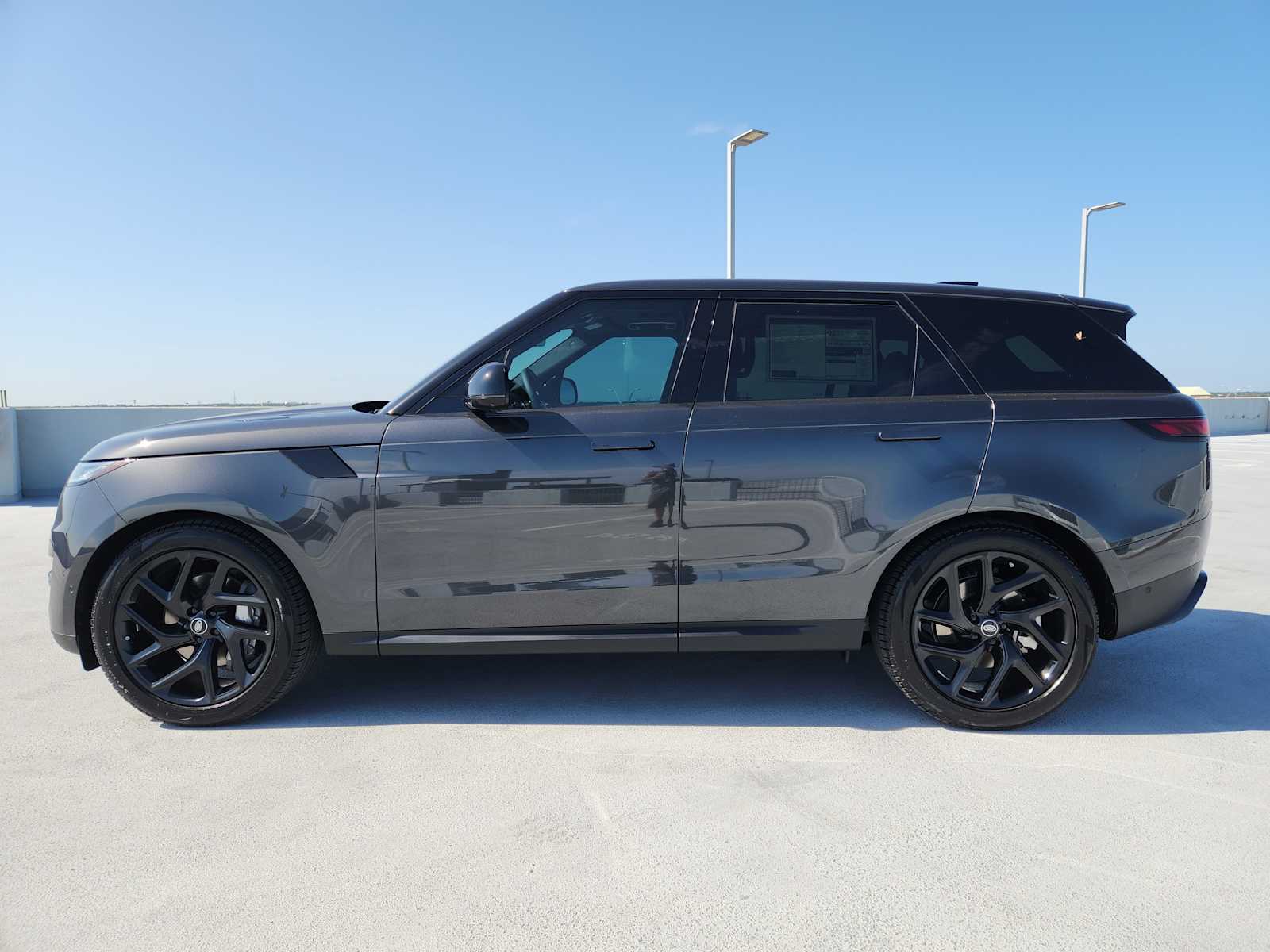2025 Land Rover Range Rover Sport SE photo 4