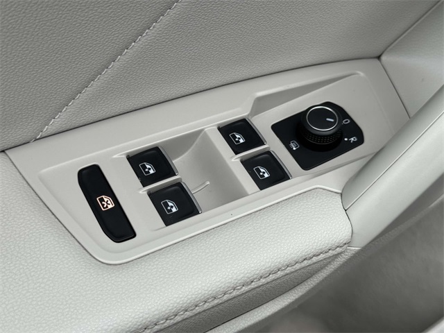 2023 Volkswagen Tiguan SE photo 26