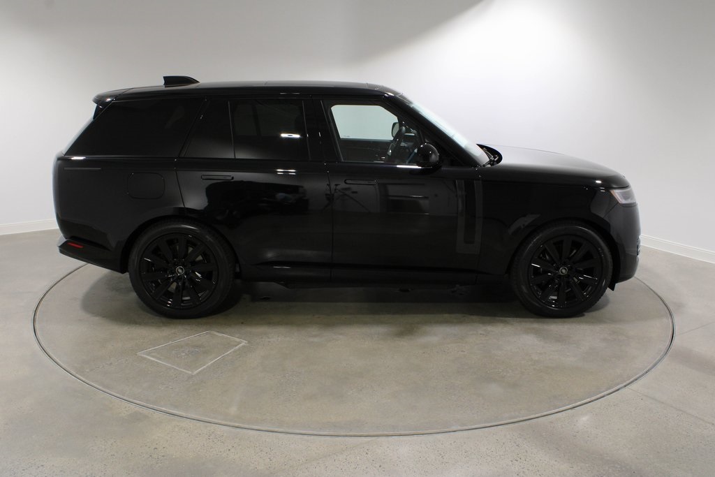 2025 Land Rover Range Rover SE photo 6