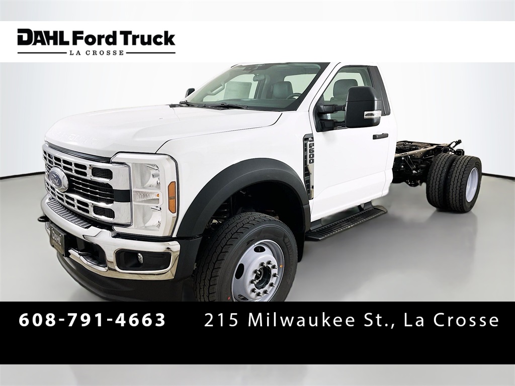 2025 Ford F-600 Super Duty Chassis Cab XL's photo