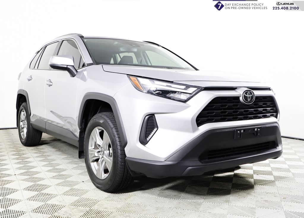 2024 Toyota RAV4 XLE's photo