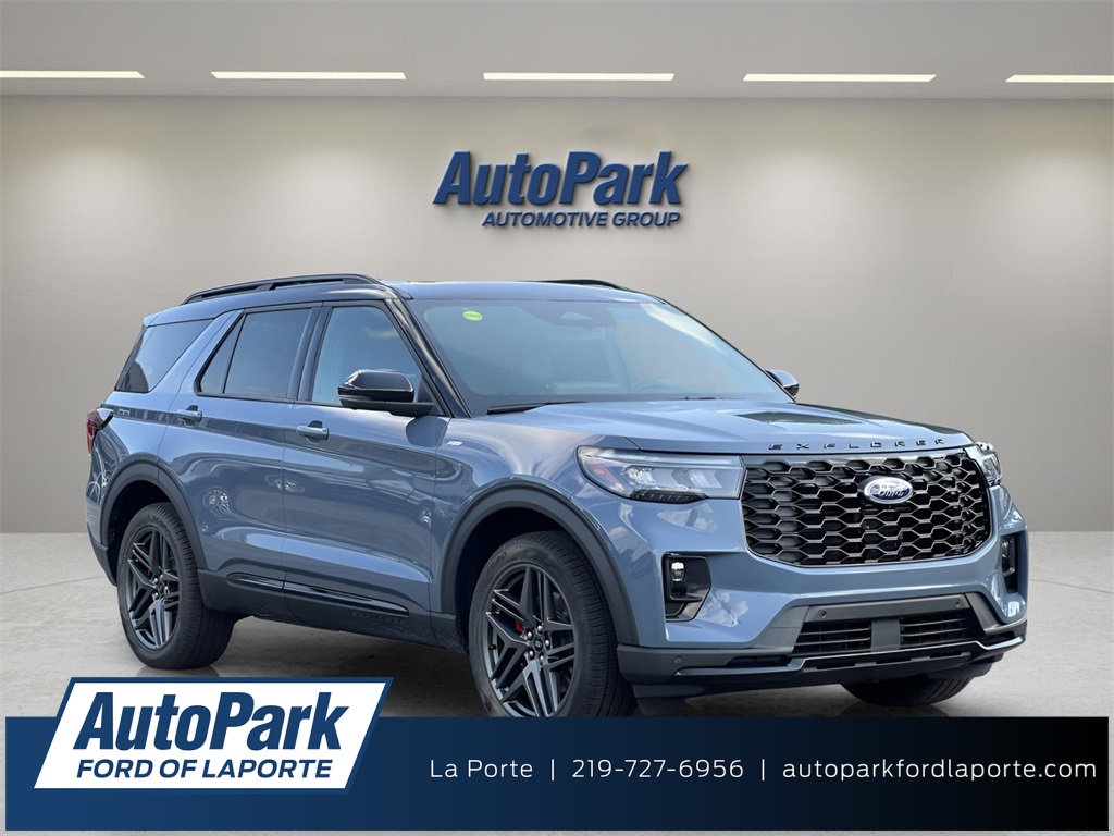 2025 Ford Explorer ST-LINE's photo
