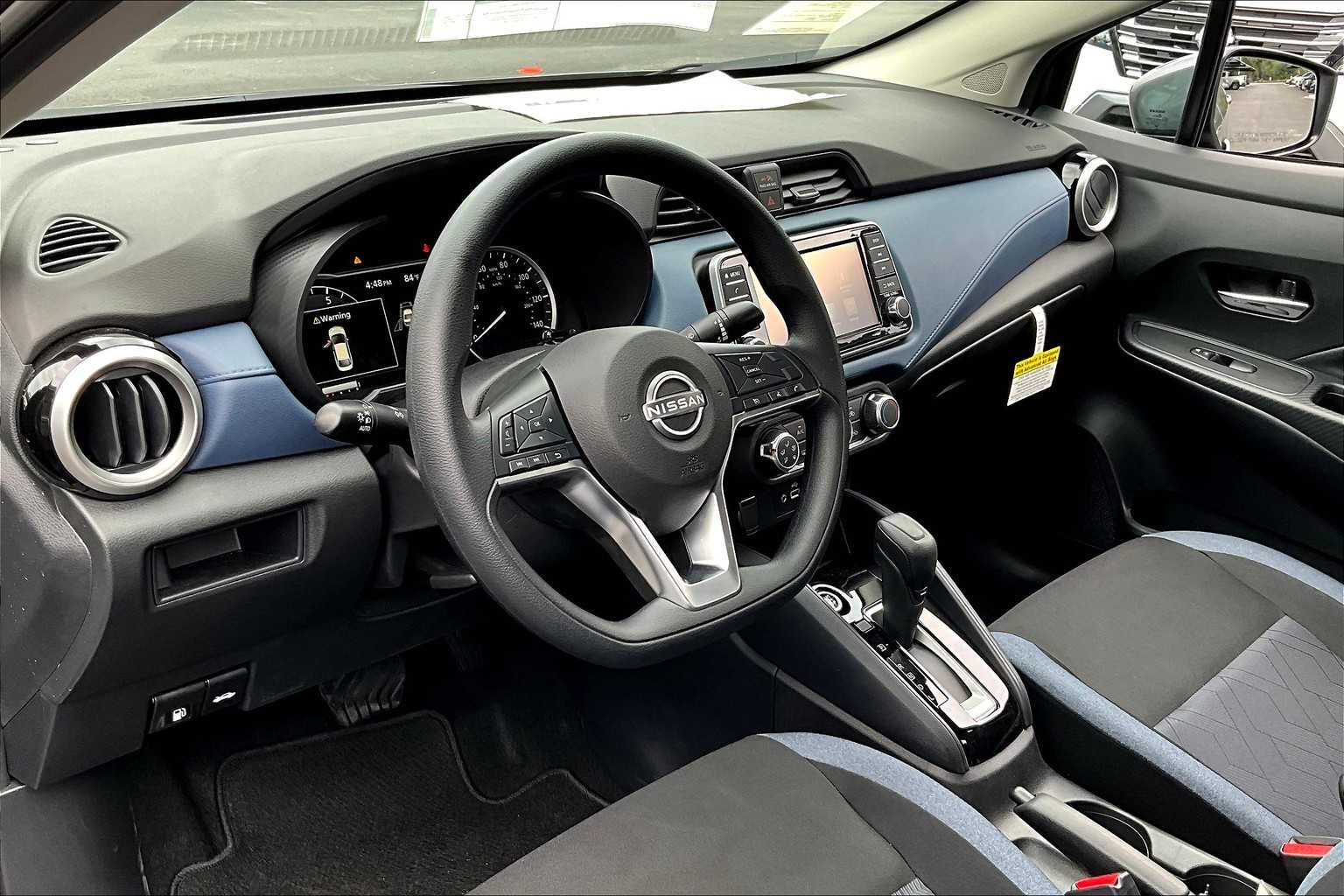 2025 Nissan Versa SV photo 8