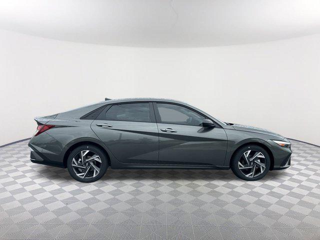 2025 Hyundai Elantra SEL Sport photo 4
