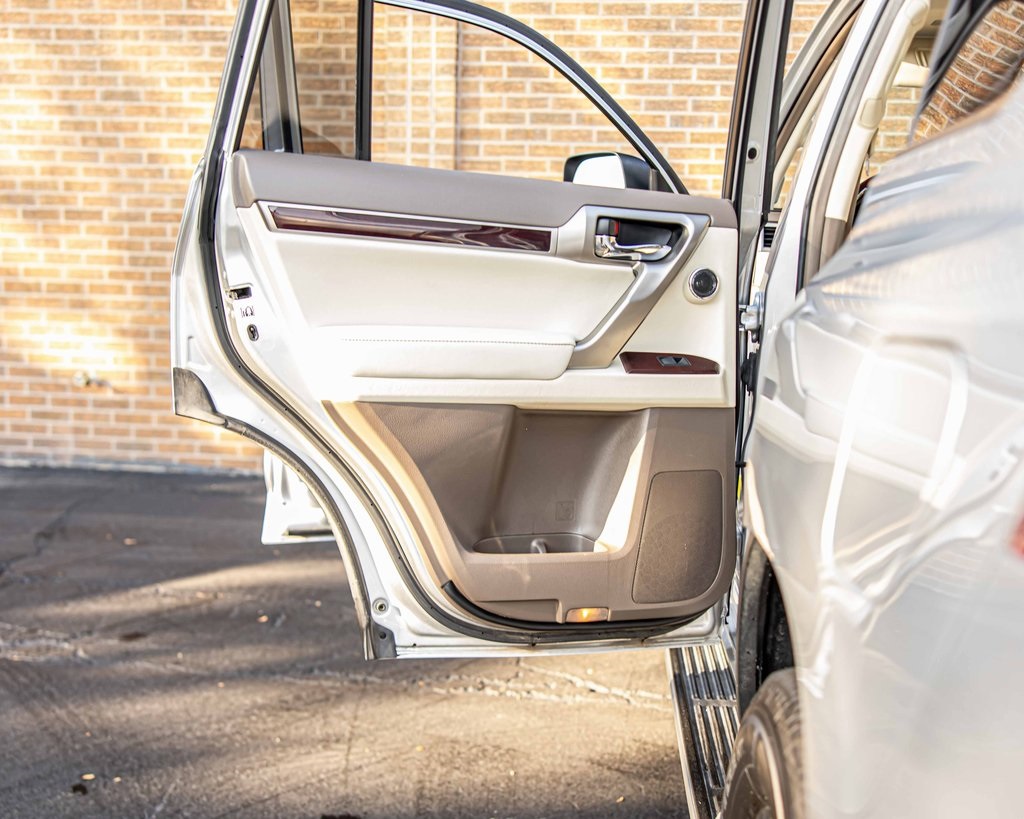 2017 LEXUS GX - Image 35