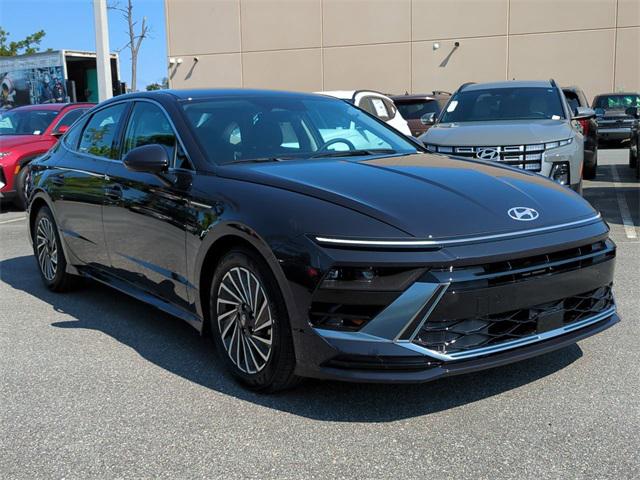 2025 Hyundai Sonata Hybrid SEL photo 3