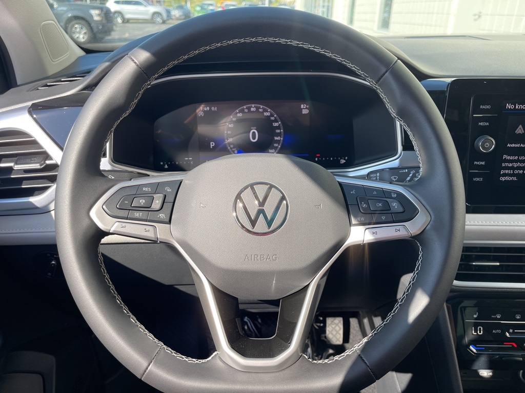 2025 Volkswagen Taos SE photo 11