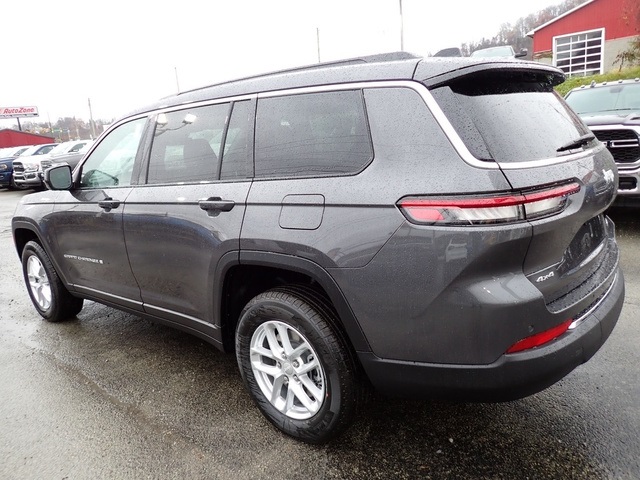2025 Jeep Grand Cherokee Laredo X photo 3
