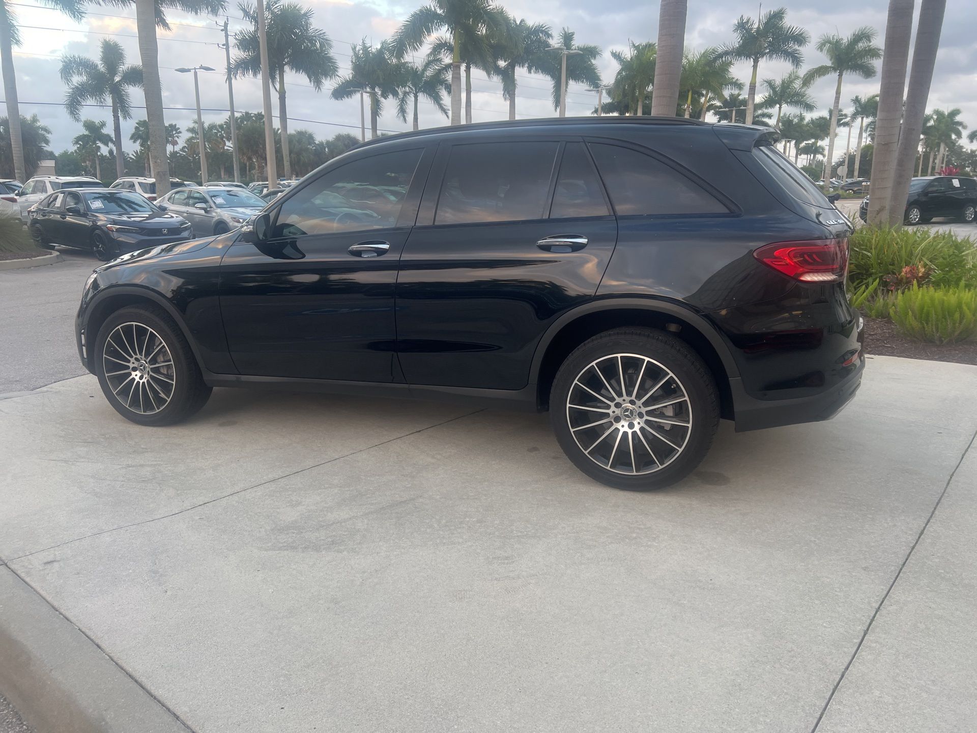 2022 Mercedes Benz GLC 300 photo 4