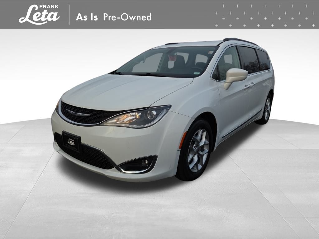 2017 Chrysler Pacifica Touring-L's photo