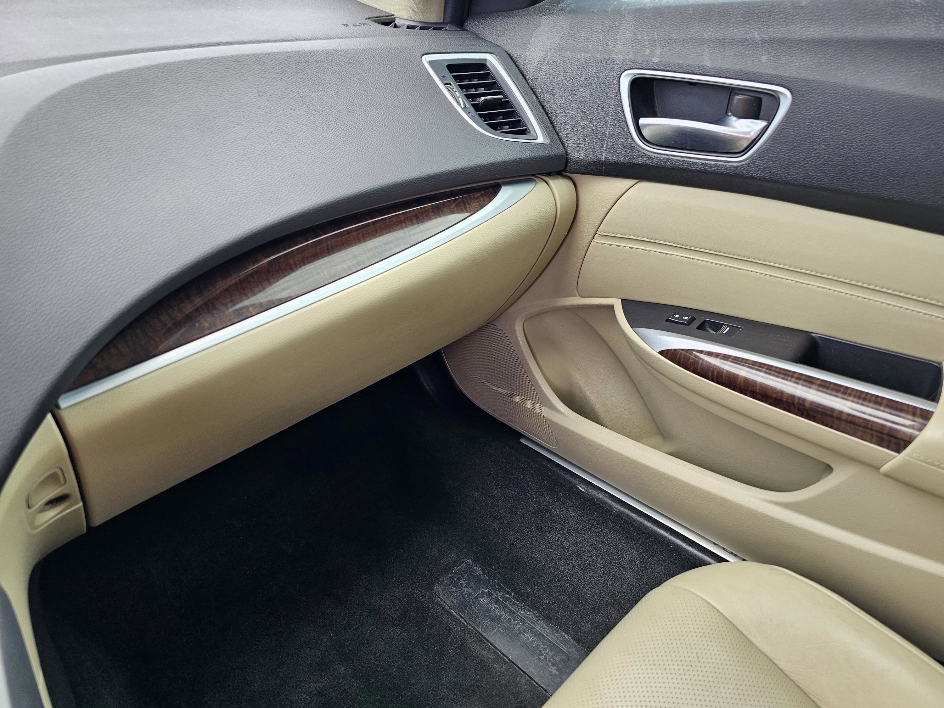 2018 Acura TLX Technology photo 18