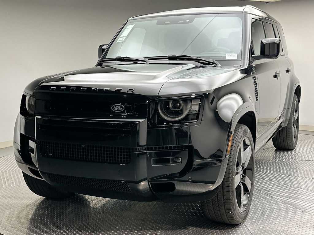 2026 Land Rover Defender X-Dynamic SE's photo