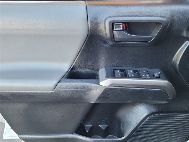 2022 Toyota Tacoma SR5 V6 photo 22