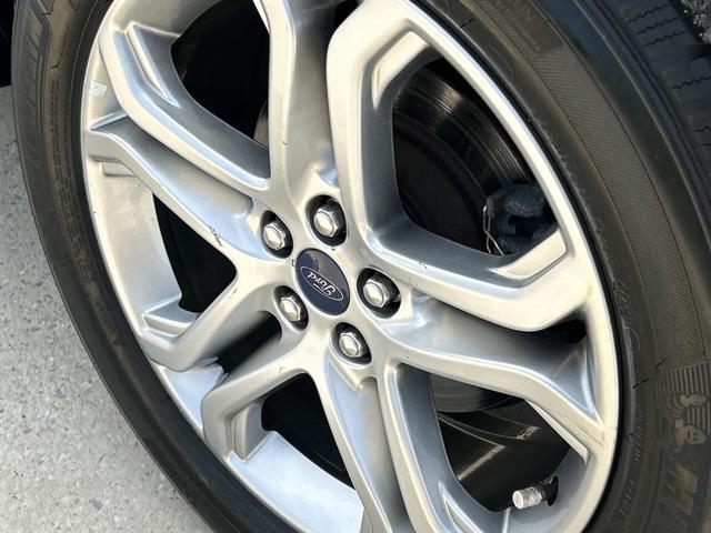 2017 Ford Edge Titanium photo 11