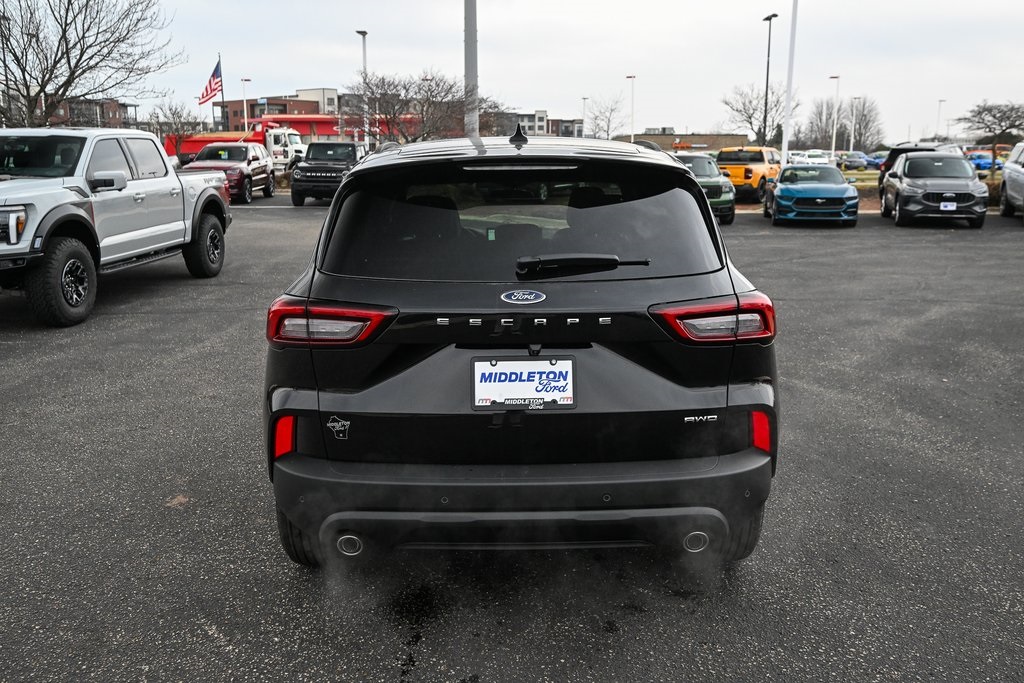 2026 Ford Escape ST-Line photo 3