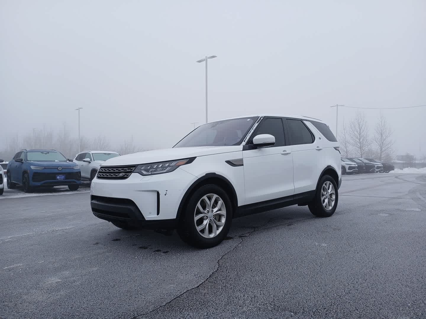 2020 Land Rover Discovery SE's photo