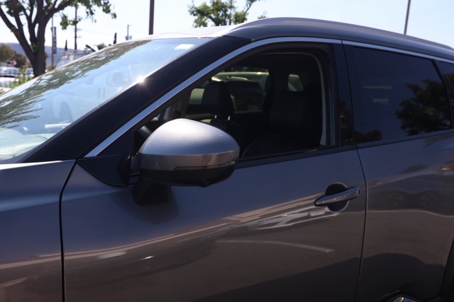 2023 Nissan Rogue SL photo 8