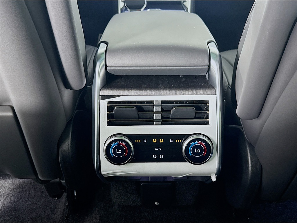 2025 Land Rover Range Rover SE photo 20