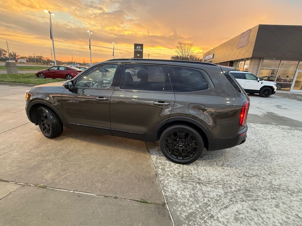 2022 Kia Telluride SX photo 3