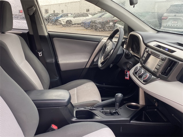 2014 Toyota RAV4 LE photo 11