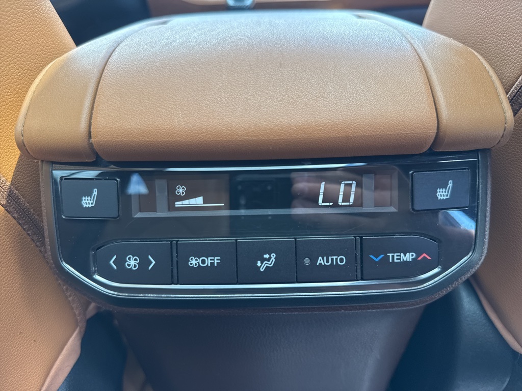 2020 Toyota Highlander Hybrid Platinum photo 28