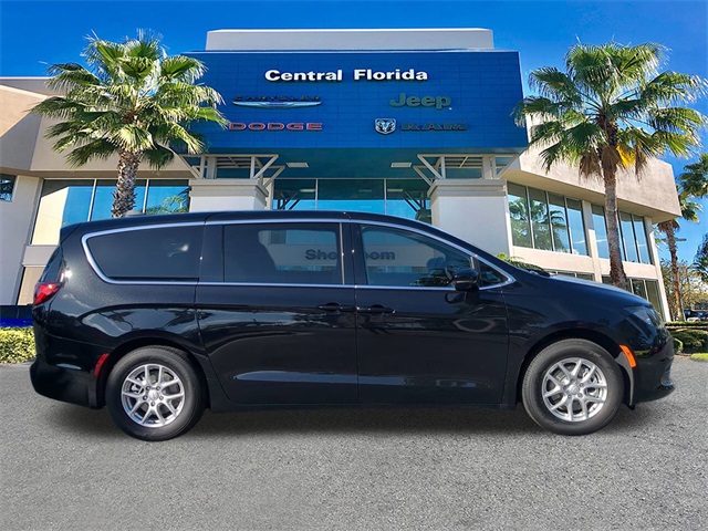 2026 Chrysler Voyager LX photo 3