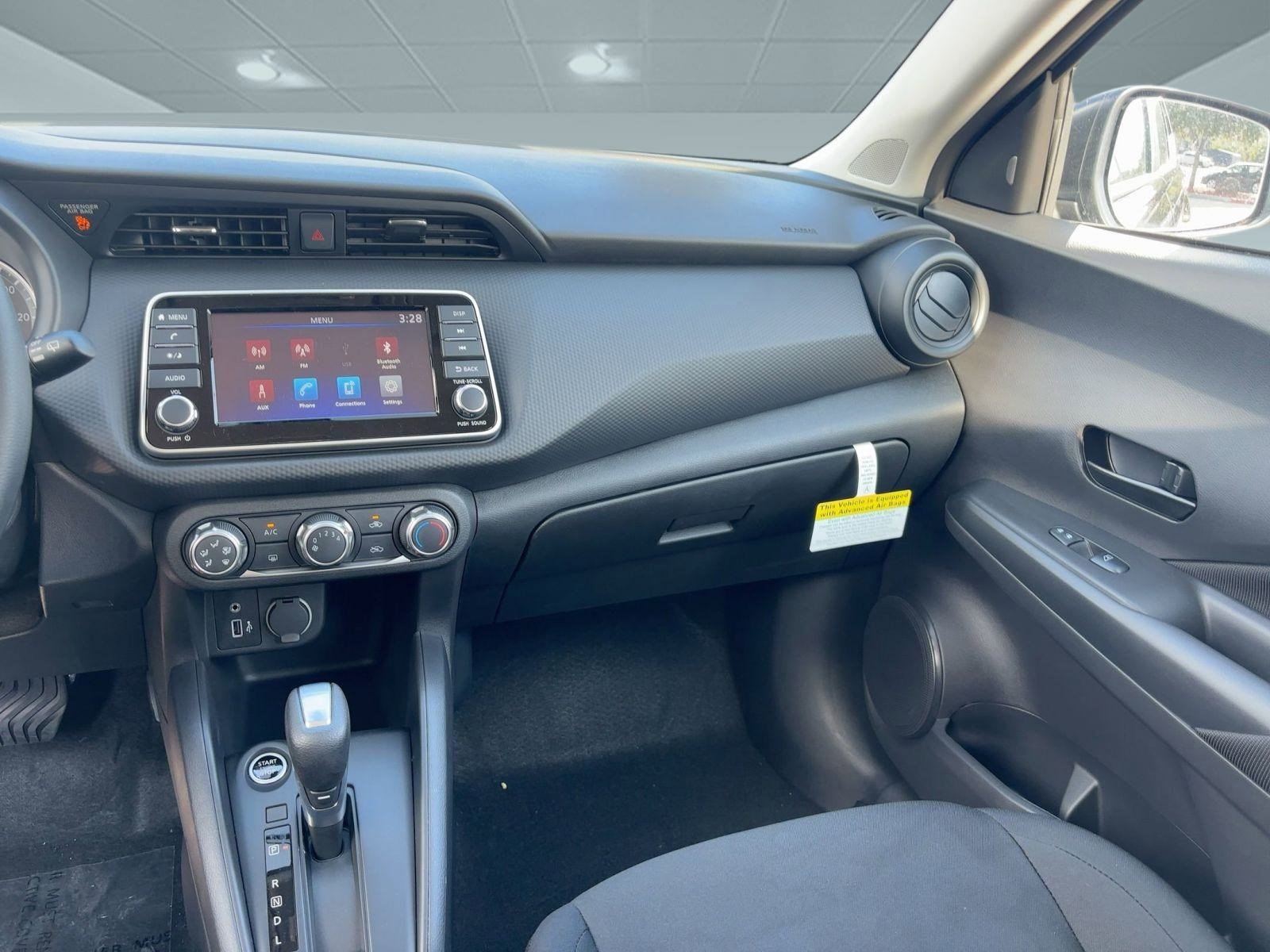 2025 Nissan Kicks Play S photo 23
