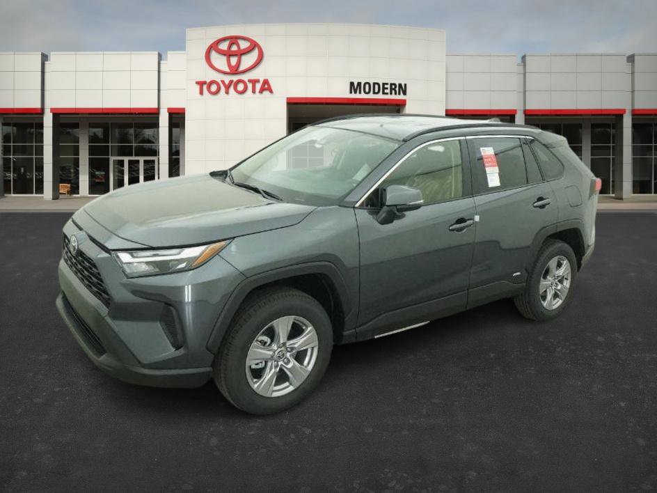 2025 Toyota RAV4 XLE's photo
