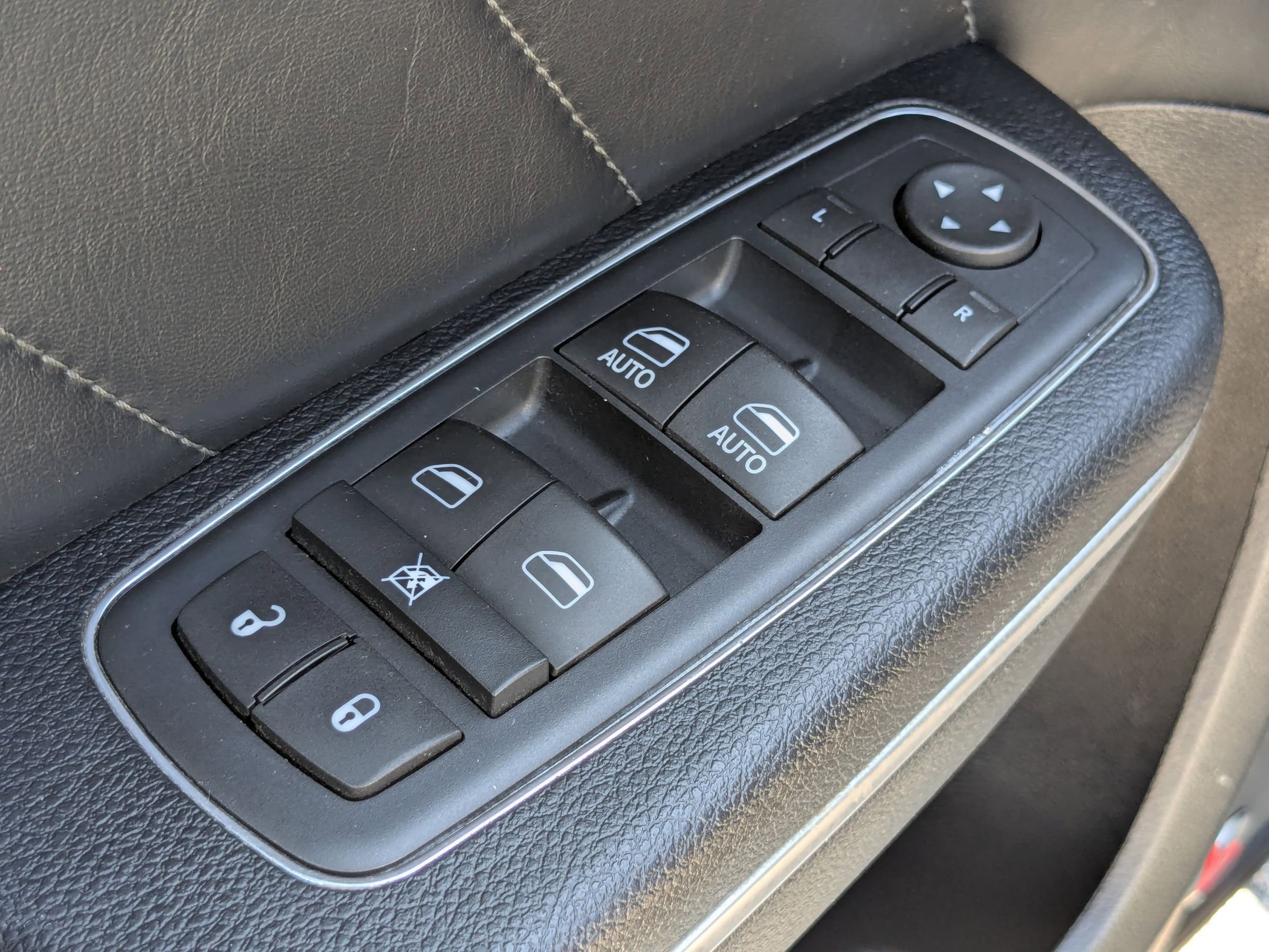 2016 Dodge Charger SXT photo 10