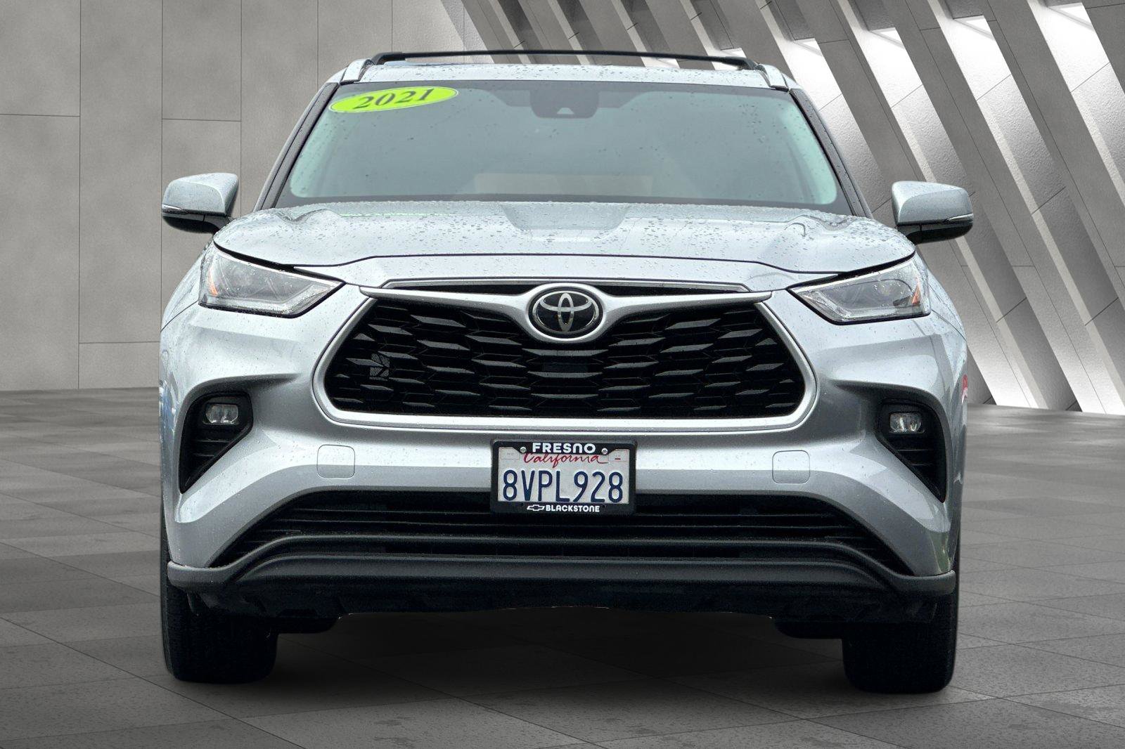 2021 Toyota Highlander XLE photo 8