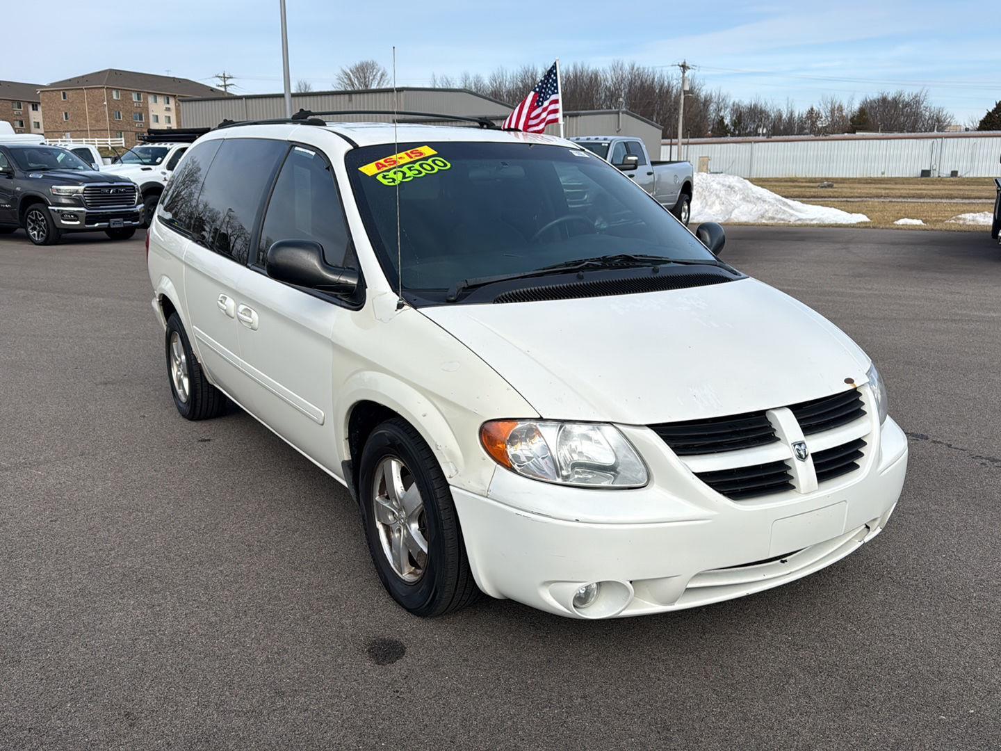 Used 2005 Dodge Grand Caravan SXT with VIN 2D4GP44L25R148995 for sale in Corydon, IN