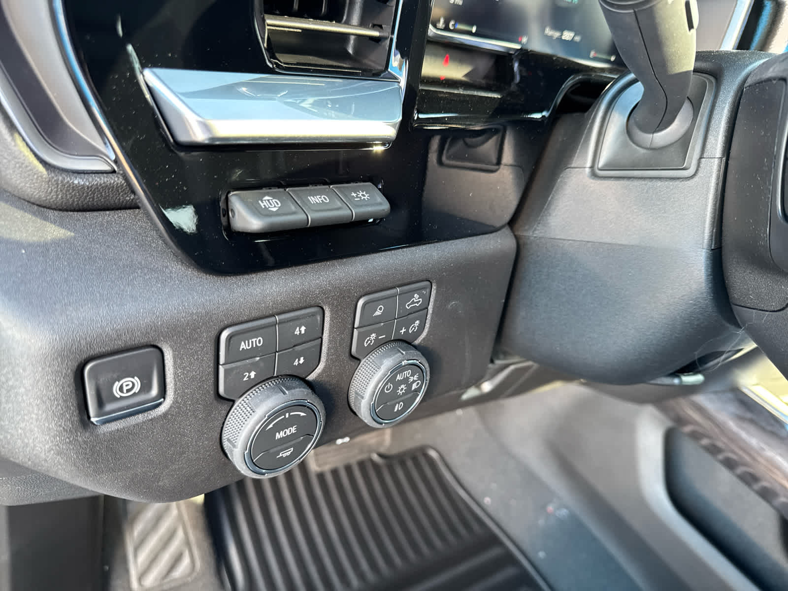 2026 Chevrolet Silverado 2500HD LTZ photo 19