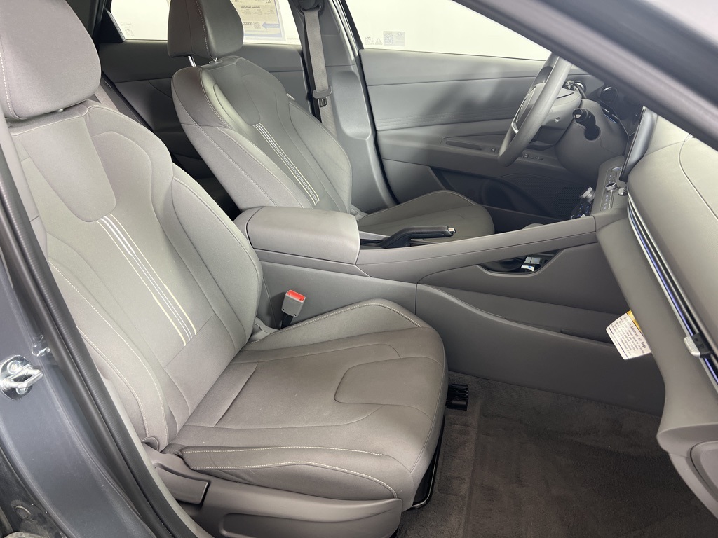 2024 Hyundai Elantra SEL photo 25
