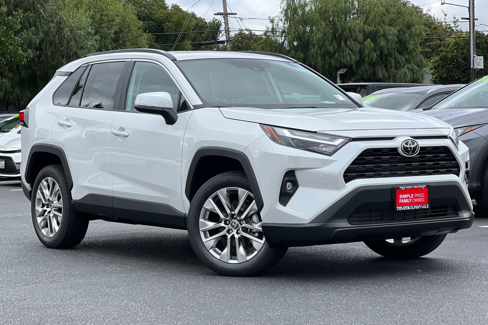 2025 Toyota RAV4 XLE Premium photo 8