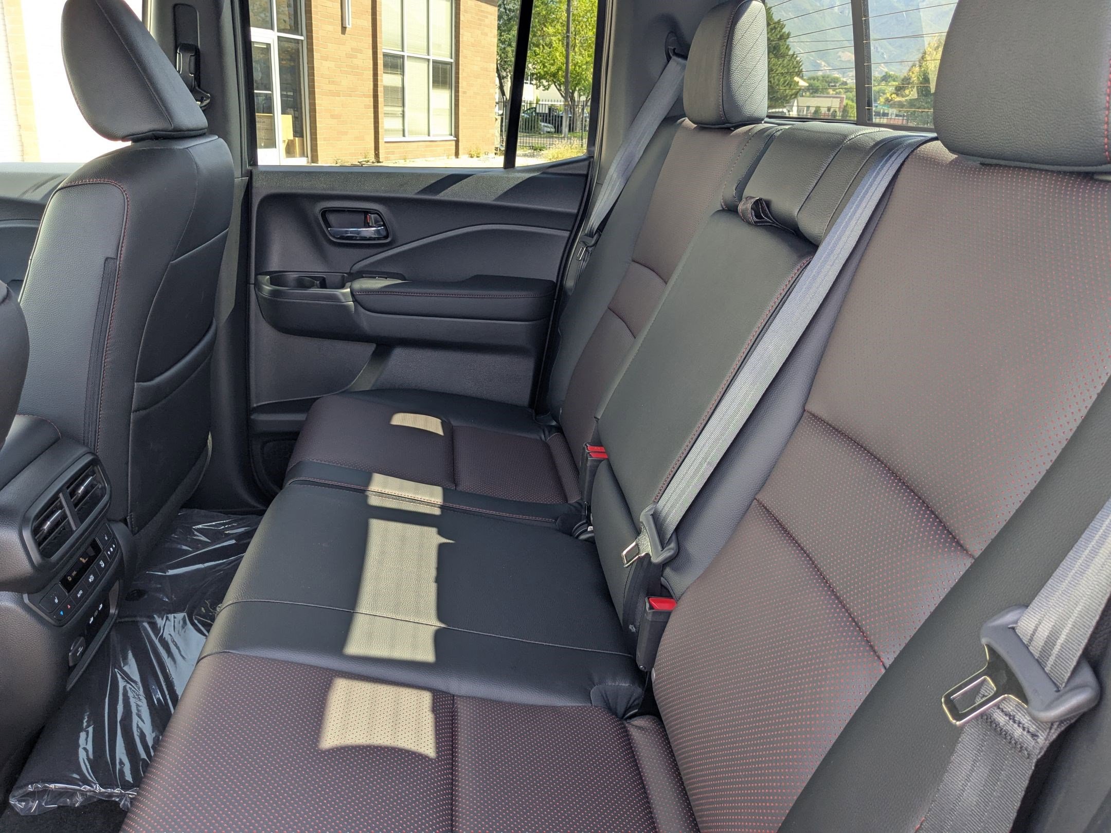 2025 Honda Ridgeline Black Edition photo 14