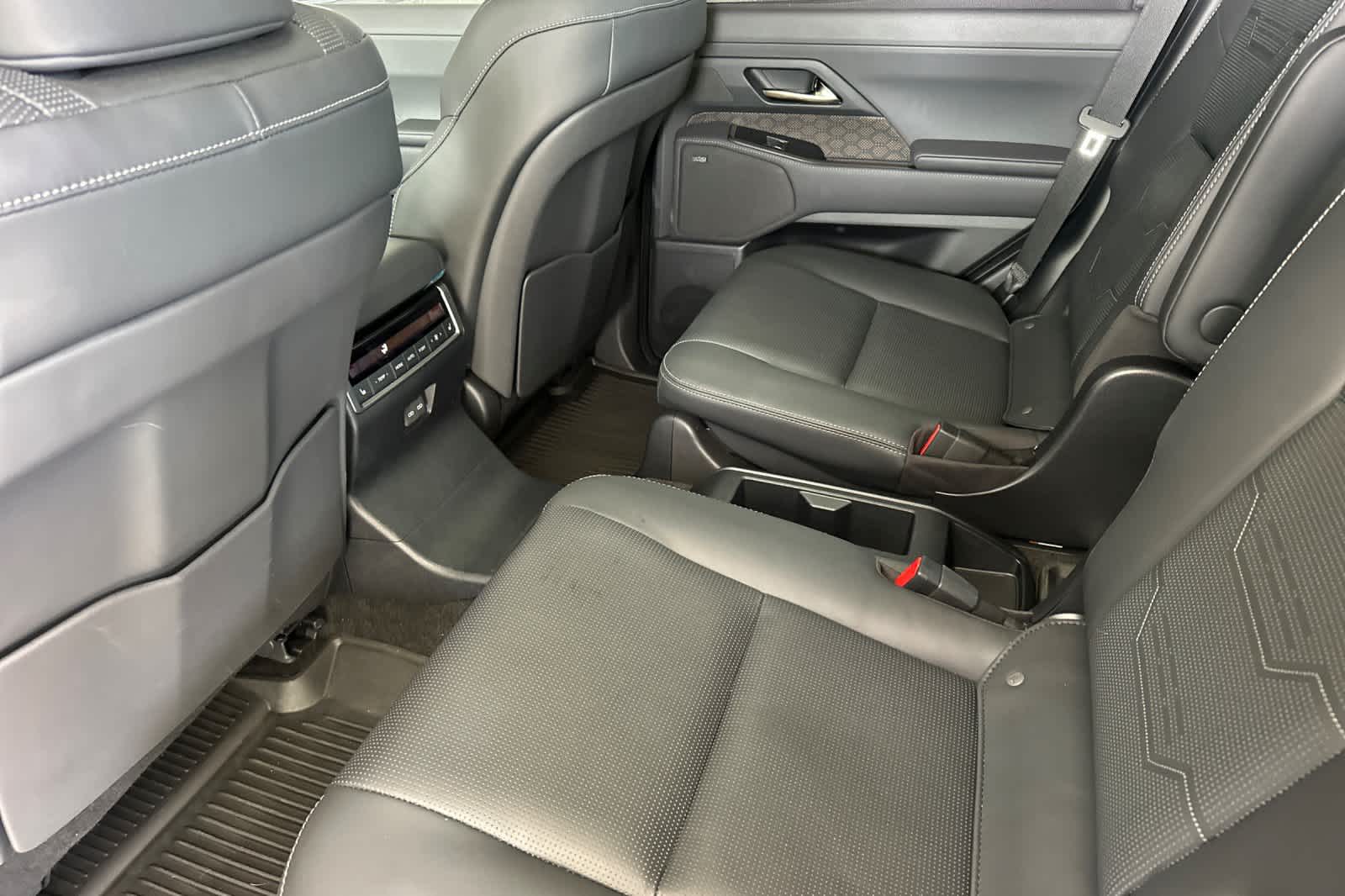 2024 Lexus GX 550 Luxury photo 4
