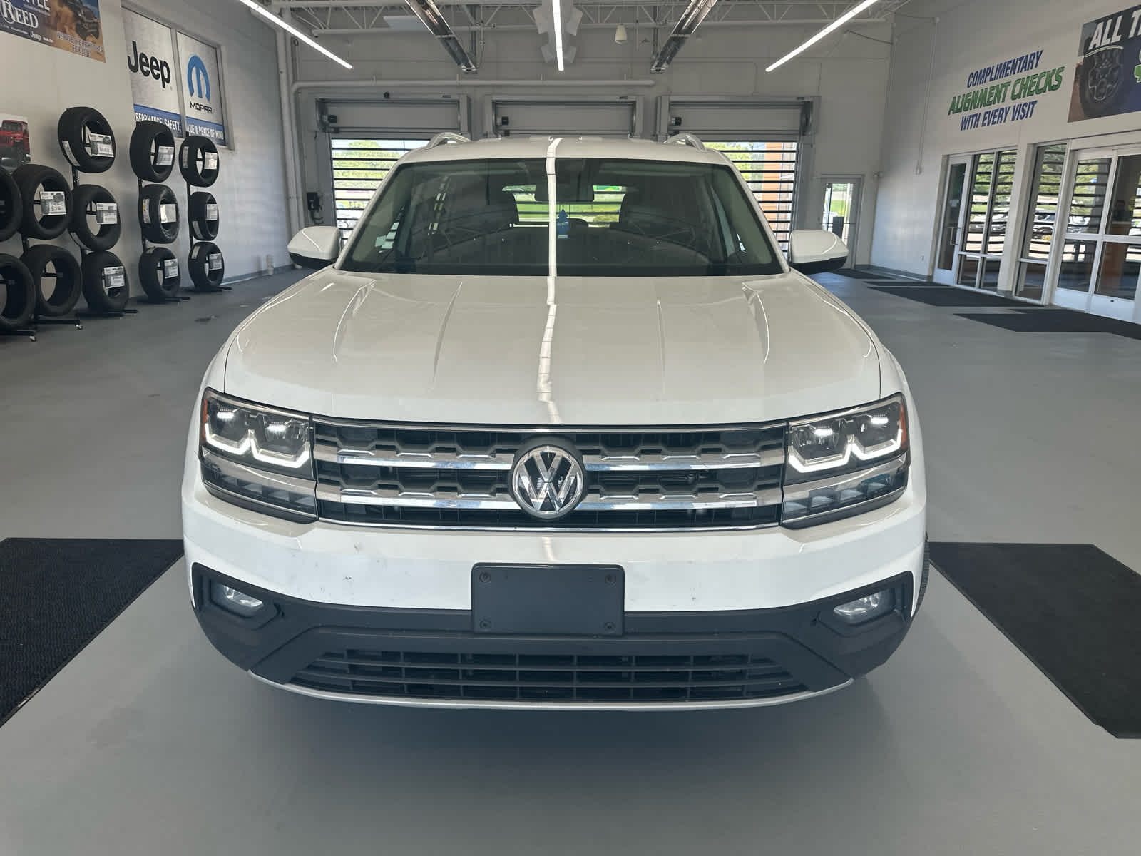Used 2018 Volkswagen Atlas SE with VIN 1V2KR2CAXJC571038 for sale in Kansas City