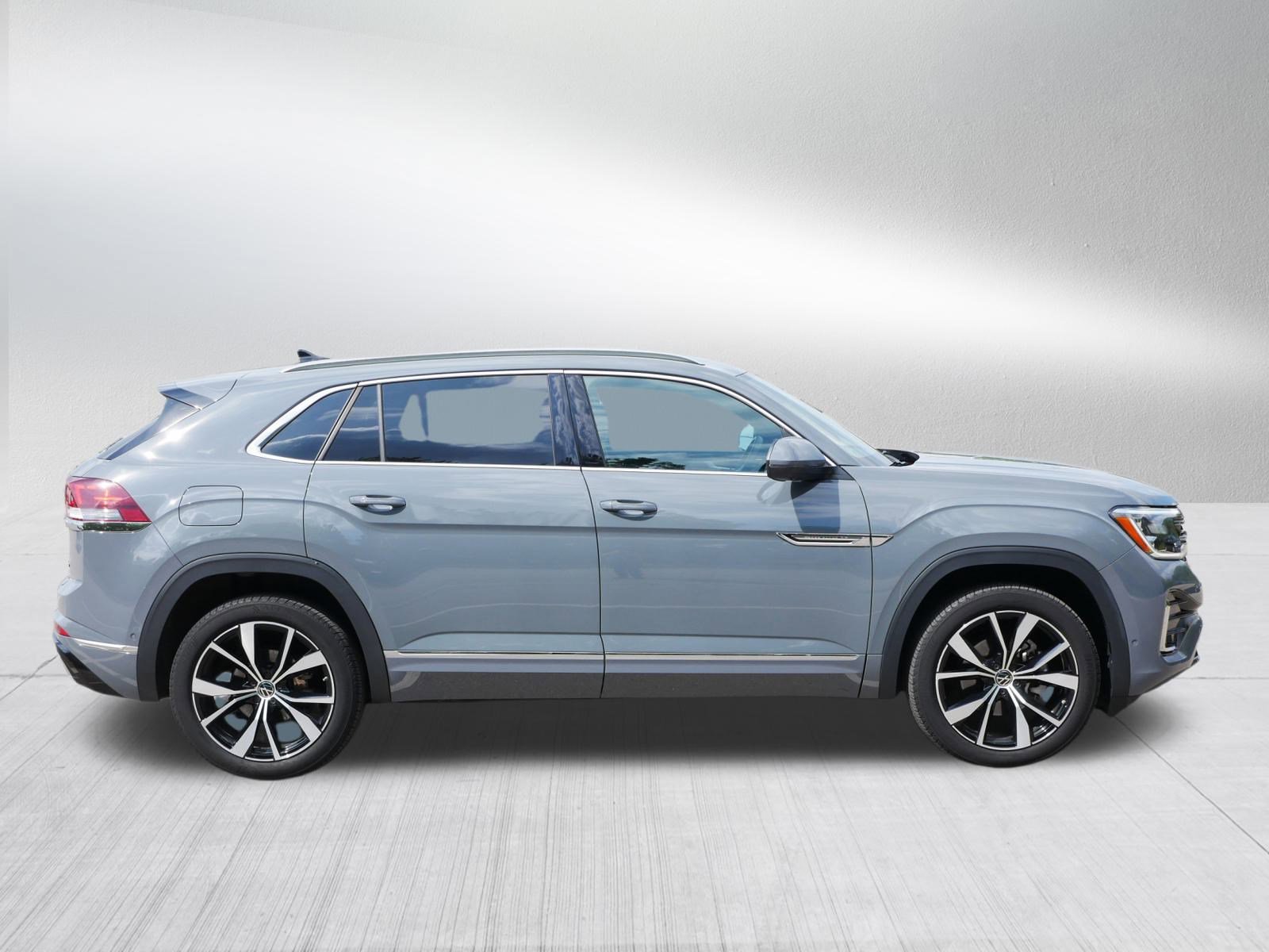 2024 Volkswagen Atlas Cross Sport SEL Premium R-Line photo 8