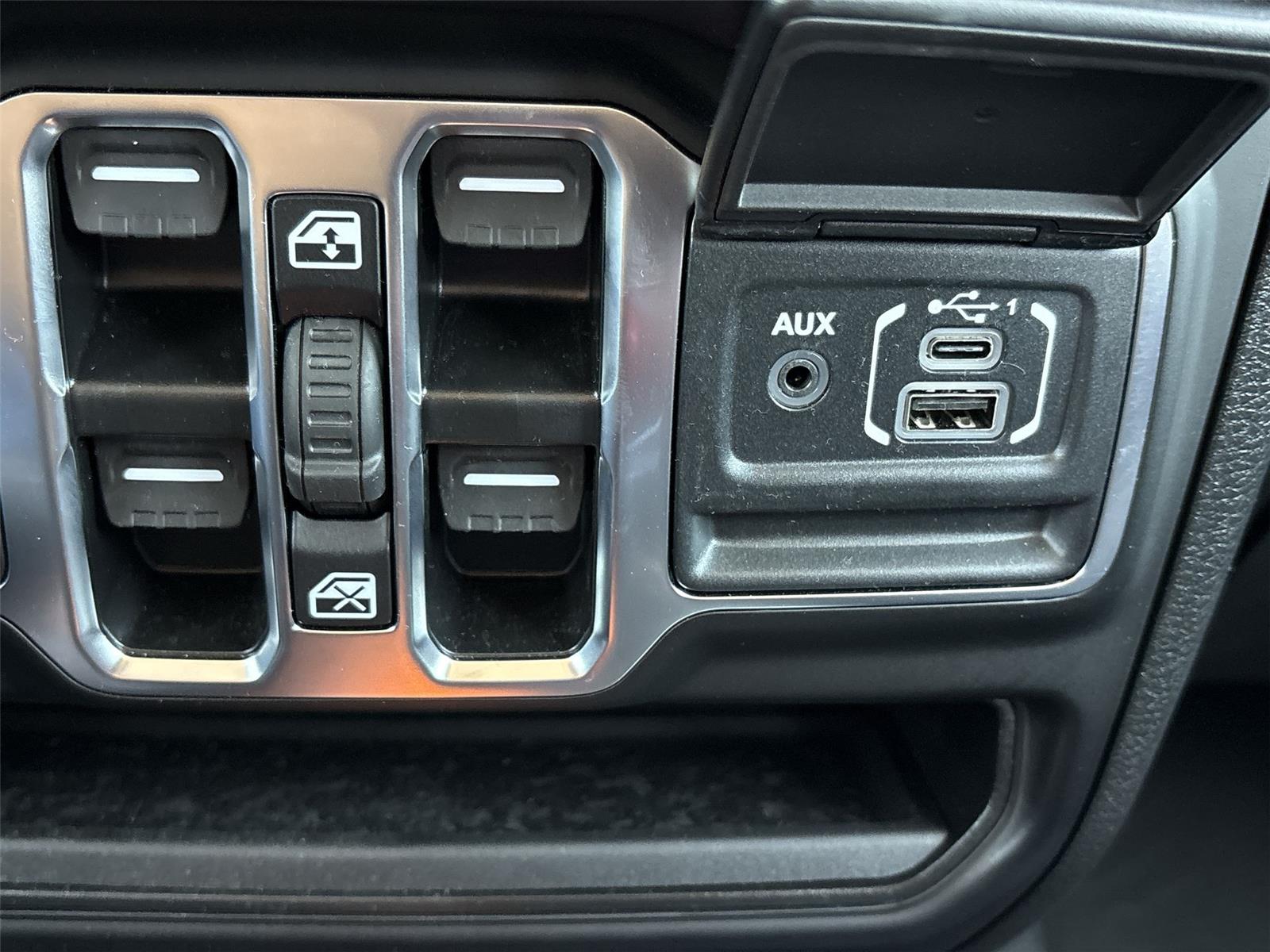 2025 Jeep Wrangler Sahara photo 19