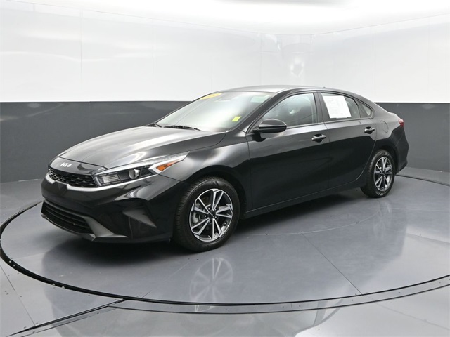 2024 Kia Forte LXS photo 3