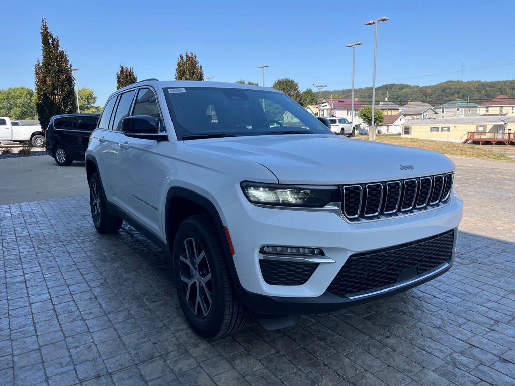 2025 Jeep Grand Cherokee Limited photo 3