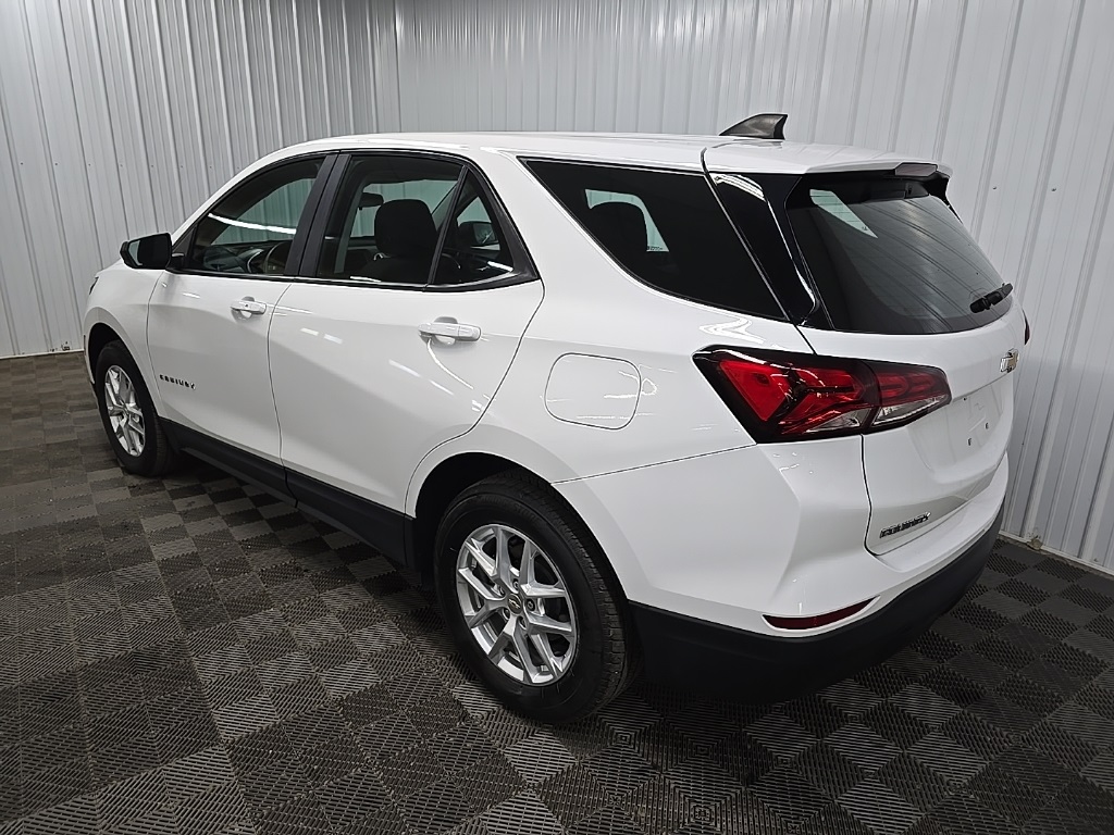 2022 Chevrolet Equinox LS photo 9